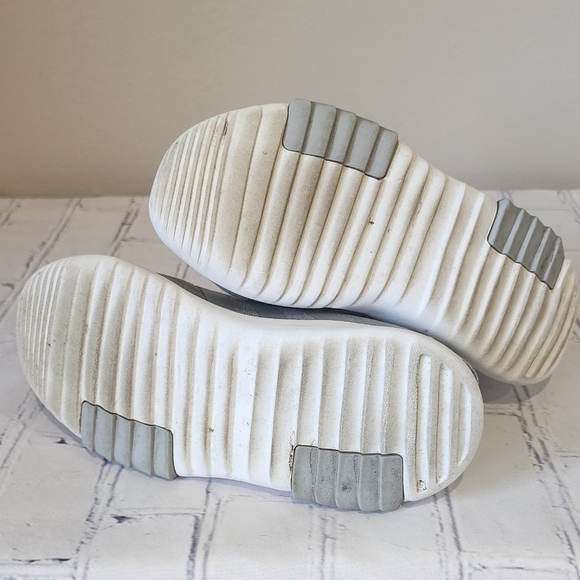 Cloudform Gym Shoes - Picture 5 of 8